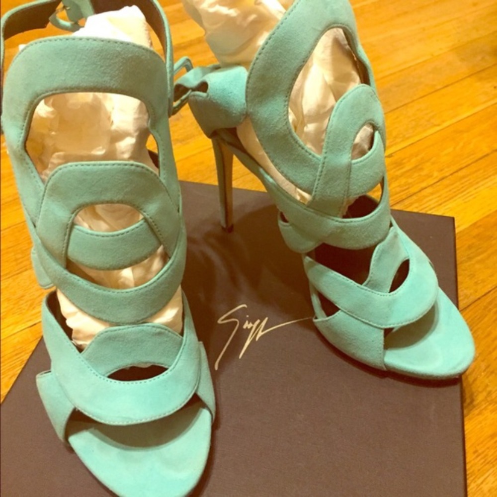 Authentic Giuseppe Zanotti suede heels!